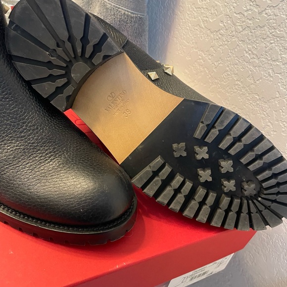 Valentino rockstud Chelsea boot - like new - Picture 3 of 5